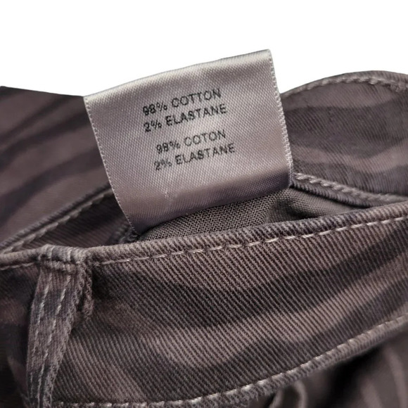 J Brand  Ruby High Waisted Zebra Distressed Jeans Size 27 - Picture 8 of 8